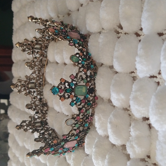 Tiara - Picture 1 of 4